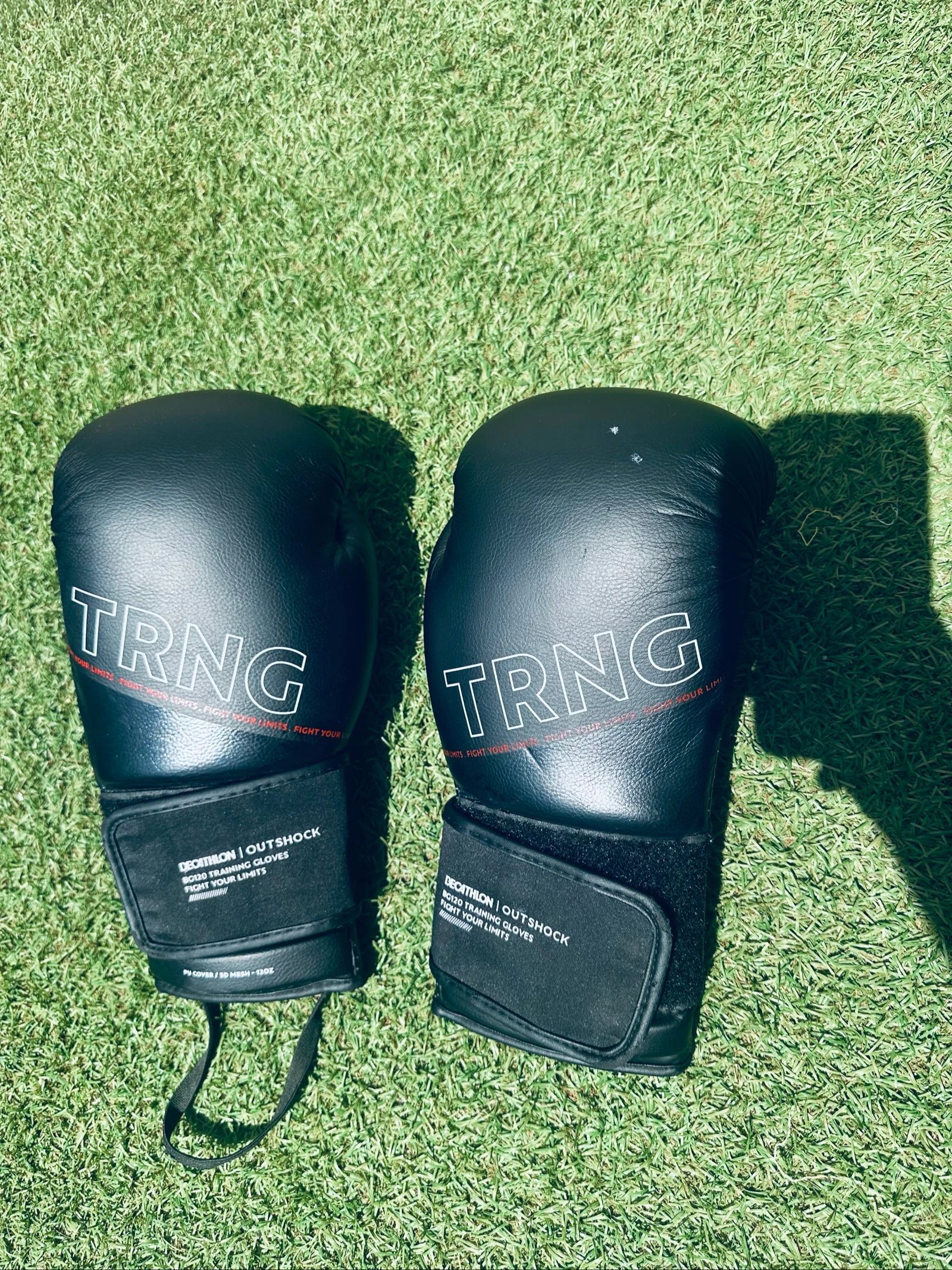 Guantes de Boxeo Decathlon Outshock TRNG 12 oz - Negros🖤
